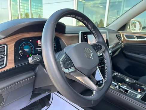 Used 2024 Volkswagen Atlas SE AWD/4WD image 5