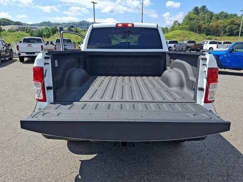 Used 2023 RAM 2500 Big Horn w/ Level 1 Equipment Group AWD/4WD image 29