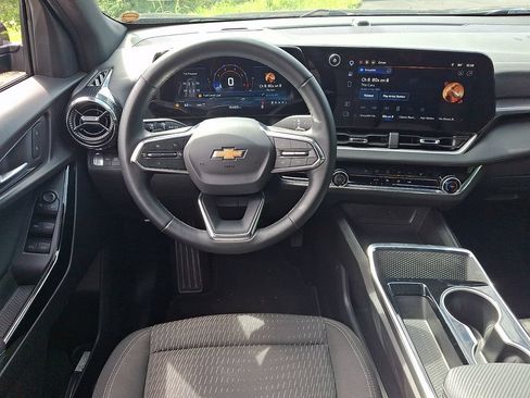 Used 2025 Chevrolet Equinox LT AWD/4WD image 11