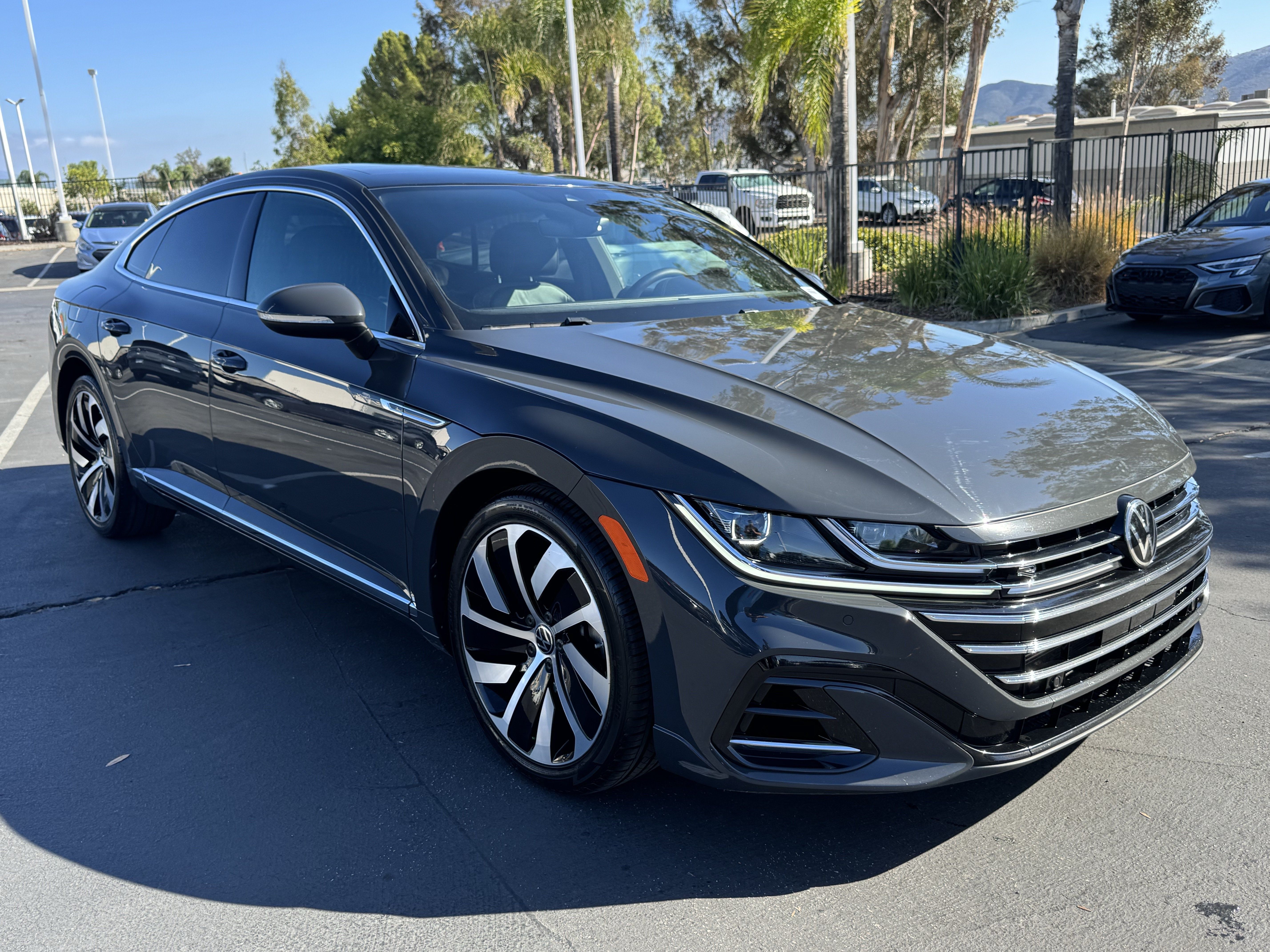 Used 2021 Volkswagen Arteon SEL FWD image 2