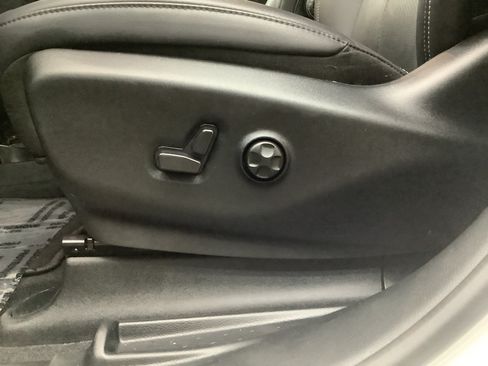 Used 2025 Chrysler Pacifica Select FWD image 12