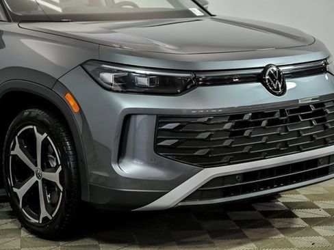 New 2026 Volkswagen Tiguan SE image 2