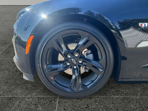 Used 2024 Chevrolet Camaro LT RWD image 5