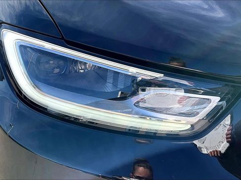 Certified 2024 Chrysler Pacifica Touring-L image 27