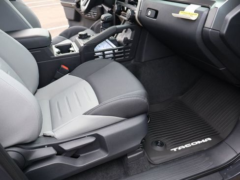 Used 2026 Toyota Tacoma TRD Sport image 30