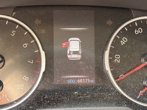 Used 2019 Toyota RAV4 XLE w/ Convenience Package FWD image 30