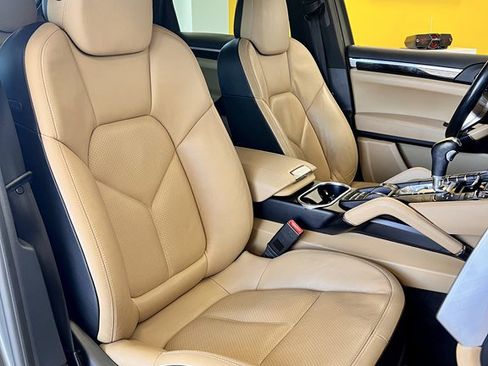 Used 2018 Porsche Cayenne image 16