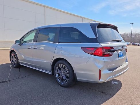 New 2026 Honda Odyssey Touring image 3