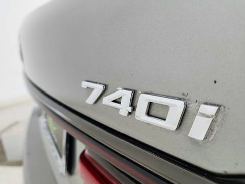 Used 2022 BMW 740i xDrive w/ M Sport Package image 18