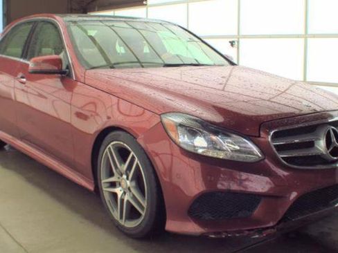 Used 2016 Mercedes-Benz E 350 4MATIC Sedan w/ Premium Package image 4