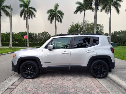 Used 2017 Jeep Renegade Altitude FWD image 18