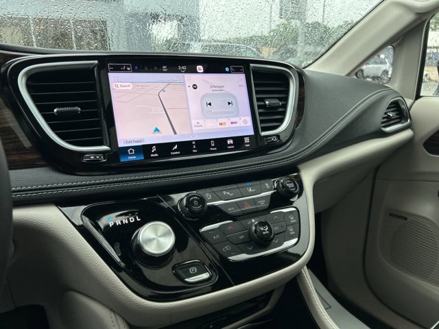 Used 2024 Chrysler Pacifica Limited w/ Uconnect Theater Family Group AWD/4WD image 34