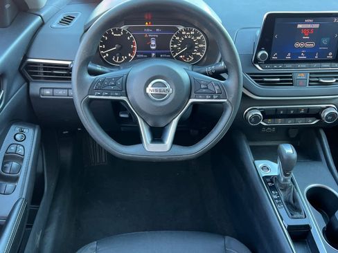 Used 2022 Nissan Altima 2.5 SV image 15