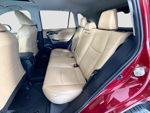 Used 2019 Toyota RAV4 Limited w/ Cold Weather Package FWD image 21