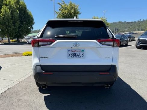 Used 2022 Toyota RAV4 XLE w/ Convenience Package FWD image 7