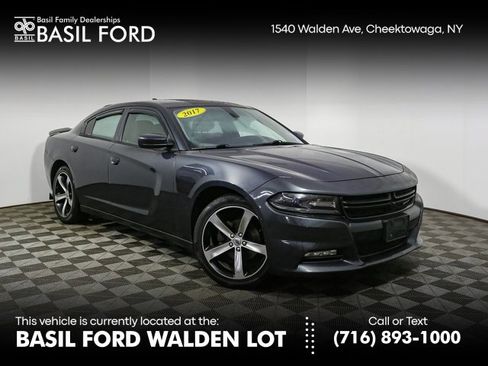 Used 2017 Dodge Charger SXT image 1
