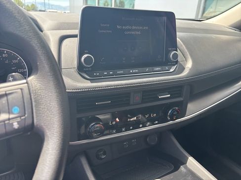 Used 2024 Nissan Rogue SV FWD image 9