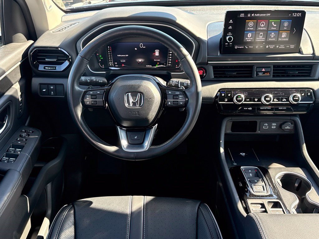 Used 2025 Honda Pilot Elite image 18