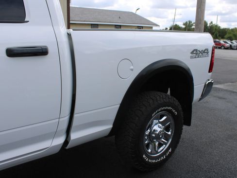 Used 2018 RAM 2500 Tradesman w/ Chrome Appearance Group AWD/4WD image 4