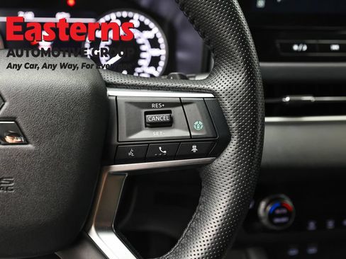 Used 2025 Mitsubishi Outlander SE AWD/4WD image 16