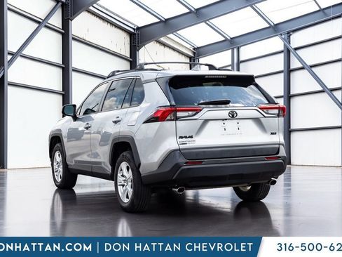 Used 2021 Toyota RAV4 XLE FWD image 20