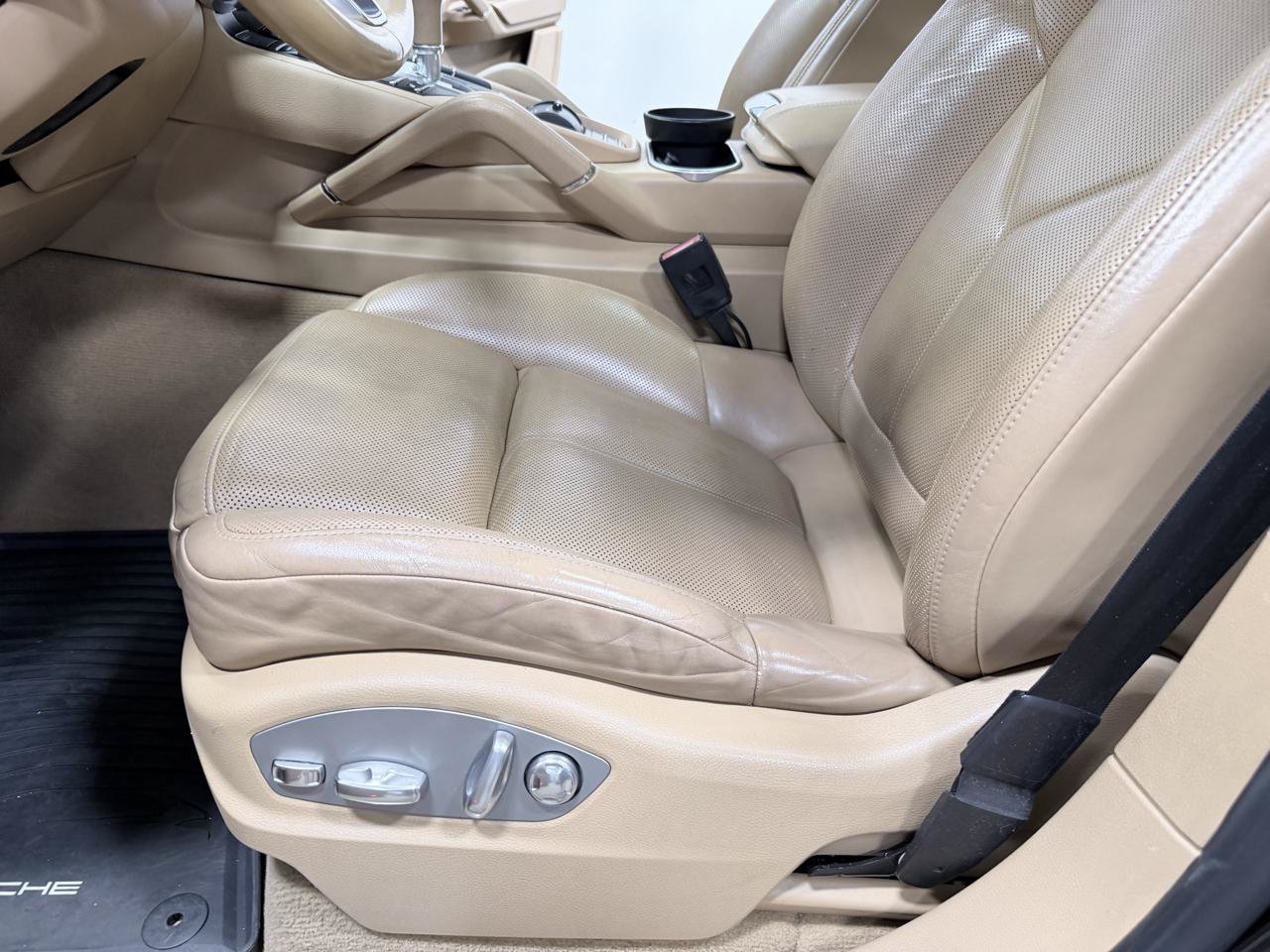 Used 2017 Porsche Cayenne Platinum Edition AWD/4WD image 30