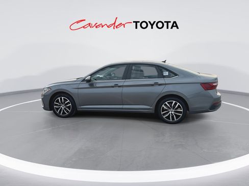 Used 2025 Volkswagen Jetta SE image 5