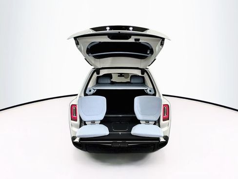 Used 2023 Rolls-Royce Cullinan Black Badge w/ Driver's Package AWD/4WD image 25