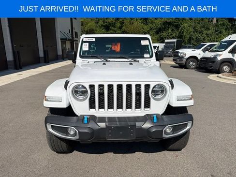 Used 2022 Jeep Wrangler Unlimited Sahara w/ Cold Weather Group AWD/4WD image 10