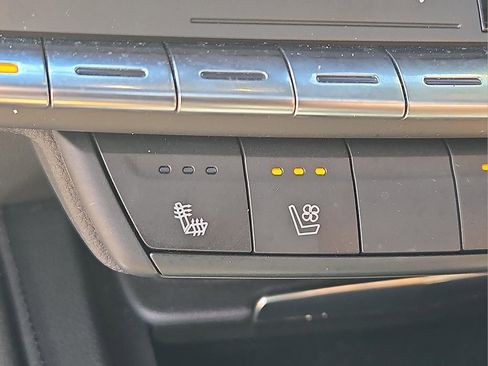 Used 2019 Cadillac XT4 Premium Luxury AWD/4WD image 25