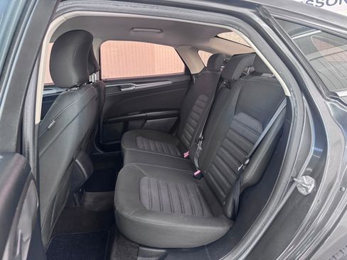 Used 2018 Ford Fusion SE FWD image 12