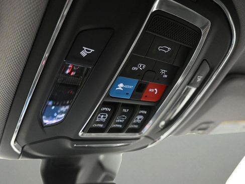 Used 2023 Jeep Grand Cherokee Limited AWD/4WD image 18