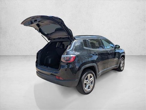 Used 2024 Jeep Compass Latitude AWD/4WD image 6