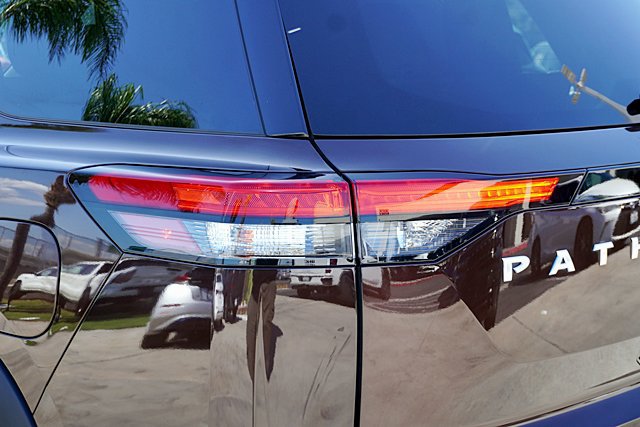 Used 2022 Nissan Pathfinder SL w/ SL Premium Package FWD image 8