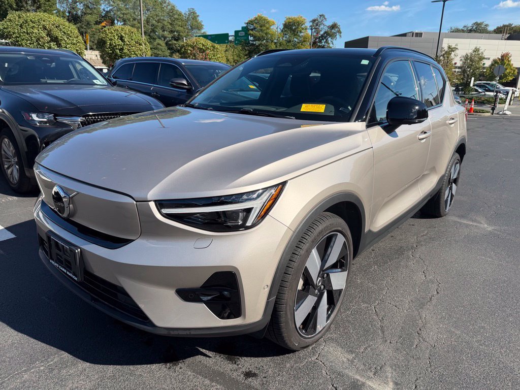 Used 2023 Volvo XC40 Recharge Ultimate w/ Protection Package Premier AWD/4WD image 1