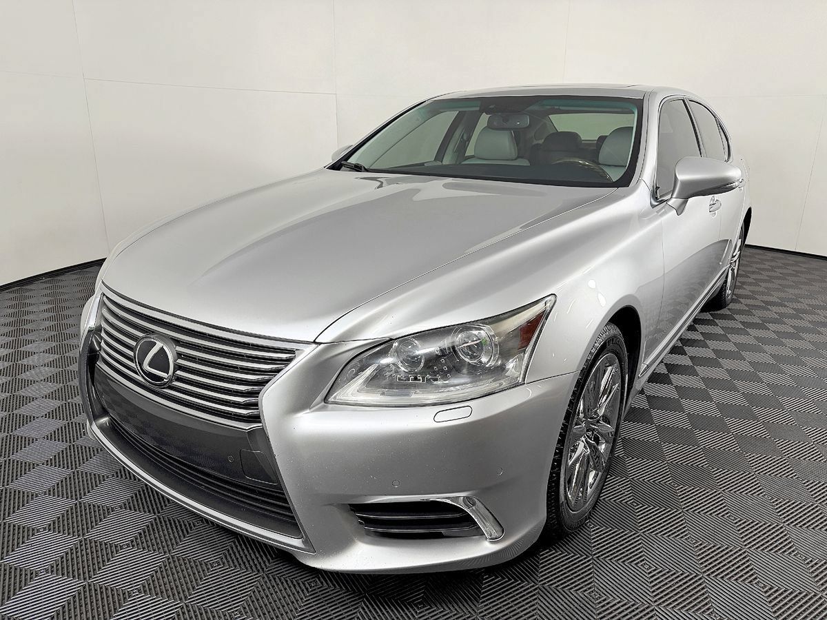 Used 2014 Lexus LS 460 w/ Comfort Package RWD image 3