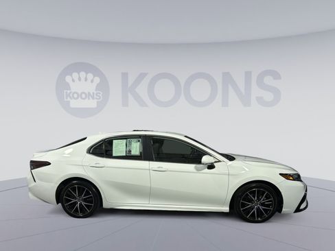 Used 2023 Toyota Camry SE FWD image 8