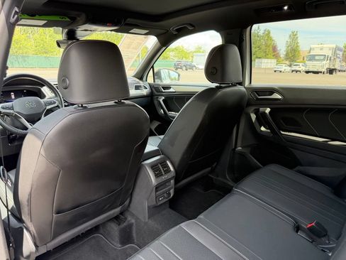 Used 2023 Volkswagen Tiguan SE R-Line AWD/4WD image 32
