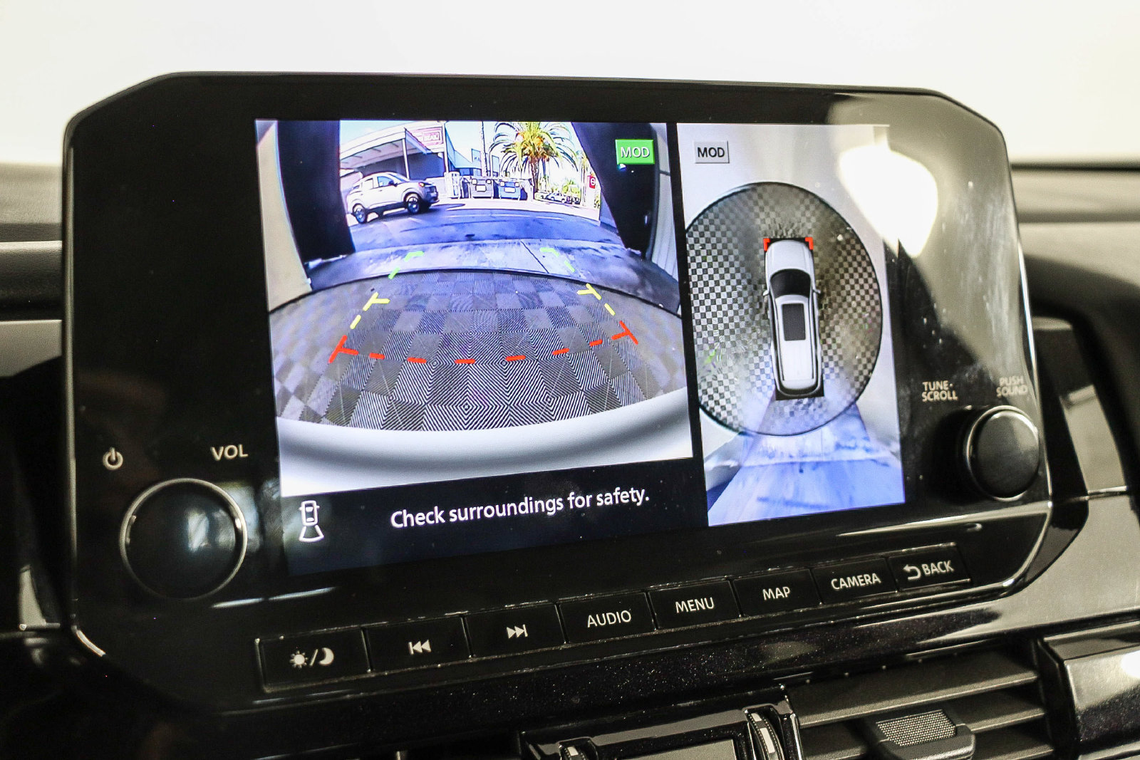 Used 2025 Nissan Pathfinder SL FWD image 25