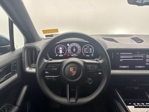 Certified 2025 Porsche Cayenne AWD/4WD image 11