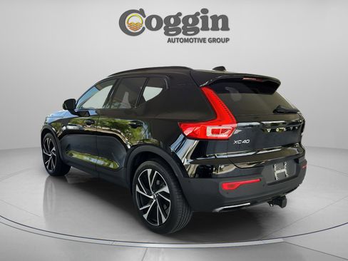 Used 2019 Volvo XC40 T5 R-Design image 3