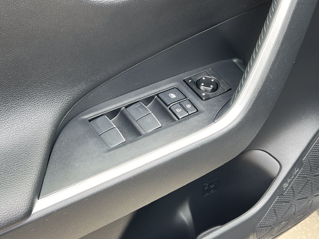 Used 2019 Toyota RAV4 XSE w/ Carpet Mat Package AWD/4WD image 6