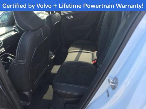 Used 2025 Volvo XC40 B5 Plus image 3