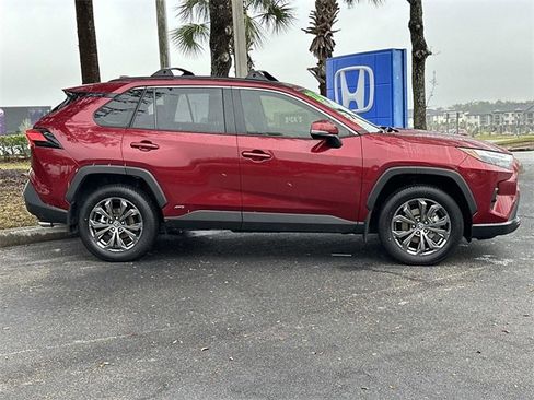 Used 2022 Toyota RAV4 XLE Premium image 2