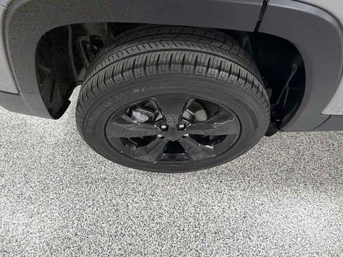 Used 2017 Jeep Cherokee Altitude image 30