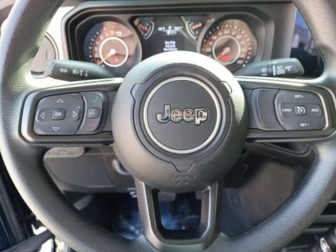 Used 2025 Jeep Gladiator Sport image 13