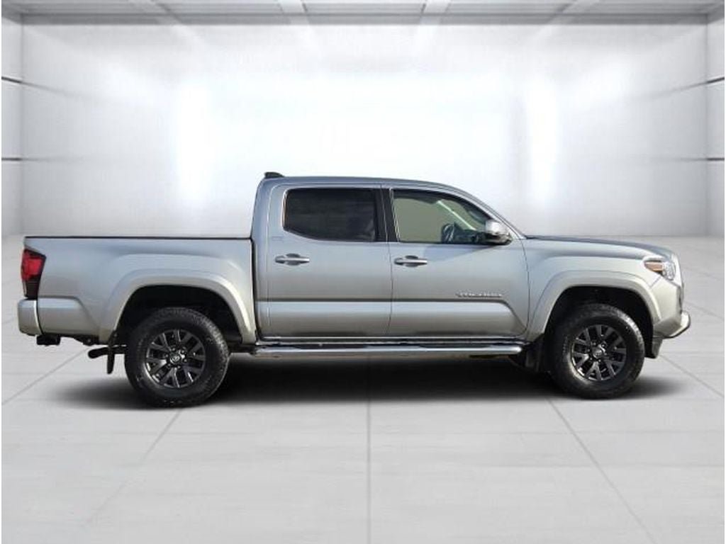 Used 2022 Toyota Tacoma SR5 w/ Technology Package AWD/4WD image 2