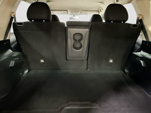 Used 2018 Nissan Rogue SV image 26