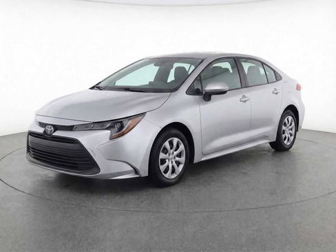 Used 2025 Toyota Corolla LE image 1