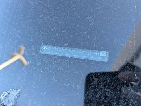 Used 2022 Toyota Highlander XLE image 24